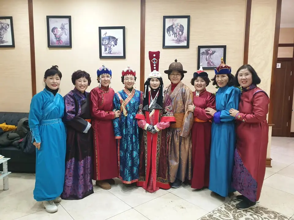 Mongolian traditional dress experience